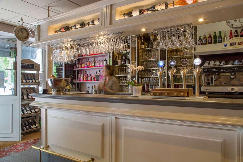 Brit Hotel Le Lion D'Or Chinon Restoran gambar