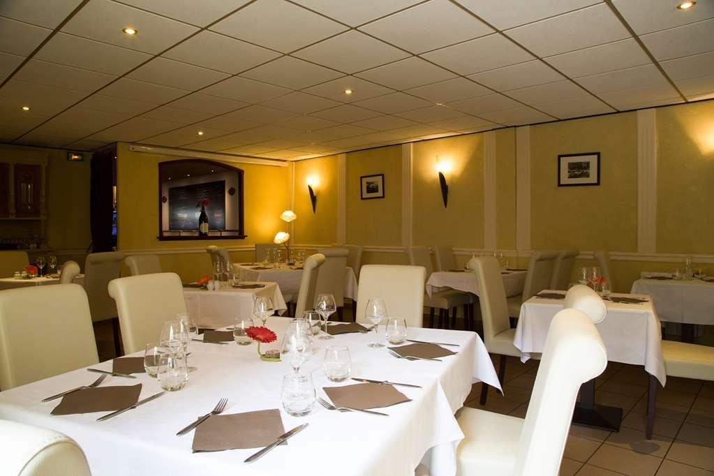 Brit Hotel Le Lion D'Or Chinon Restoran gambar