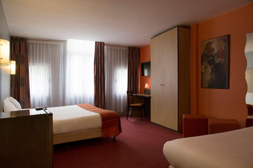 Brit Hotel Le Lion D'Or Chinon Bilik gambar